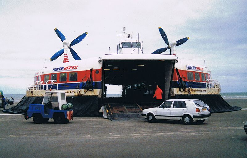 Illustration for article titled An Illustrated History of the Hovercraft